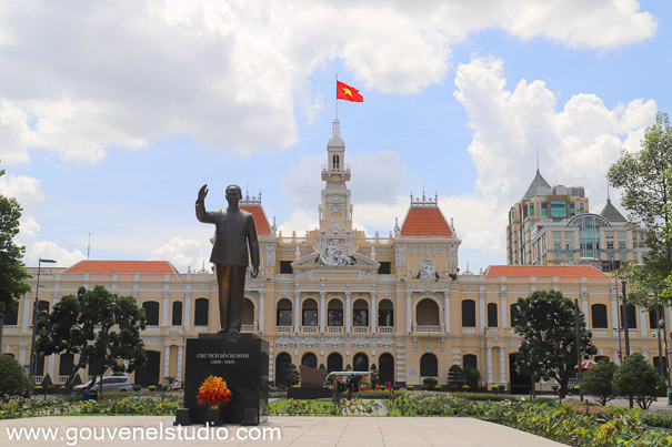 Hôtel de Ville colonial français - Statue d'Hô Chi Minh - Hô Chi Minh Ville 