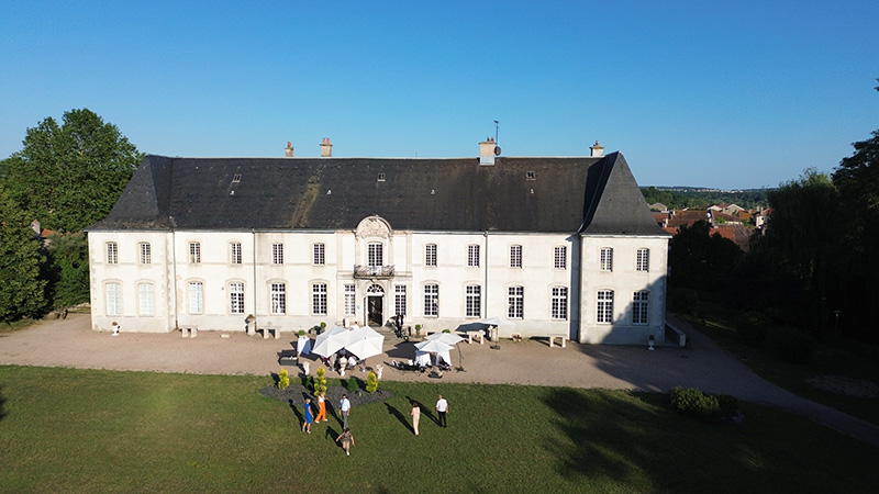 Photo aérienne  de groupe et cocktail par drone