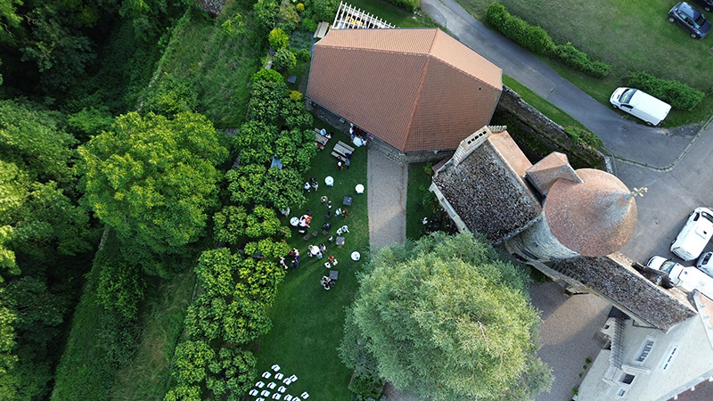 Photo aérienne  de groupe et cocktail par drone